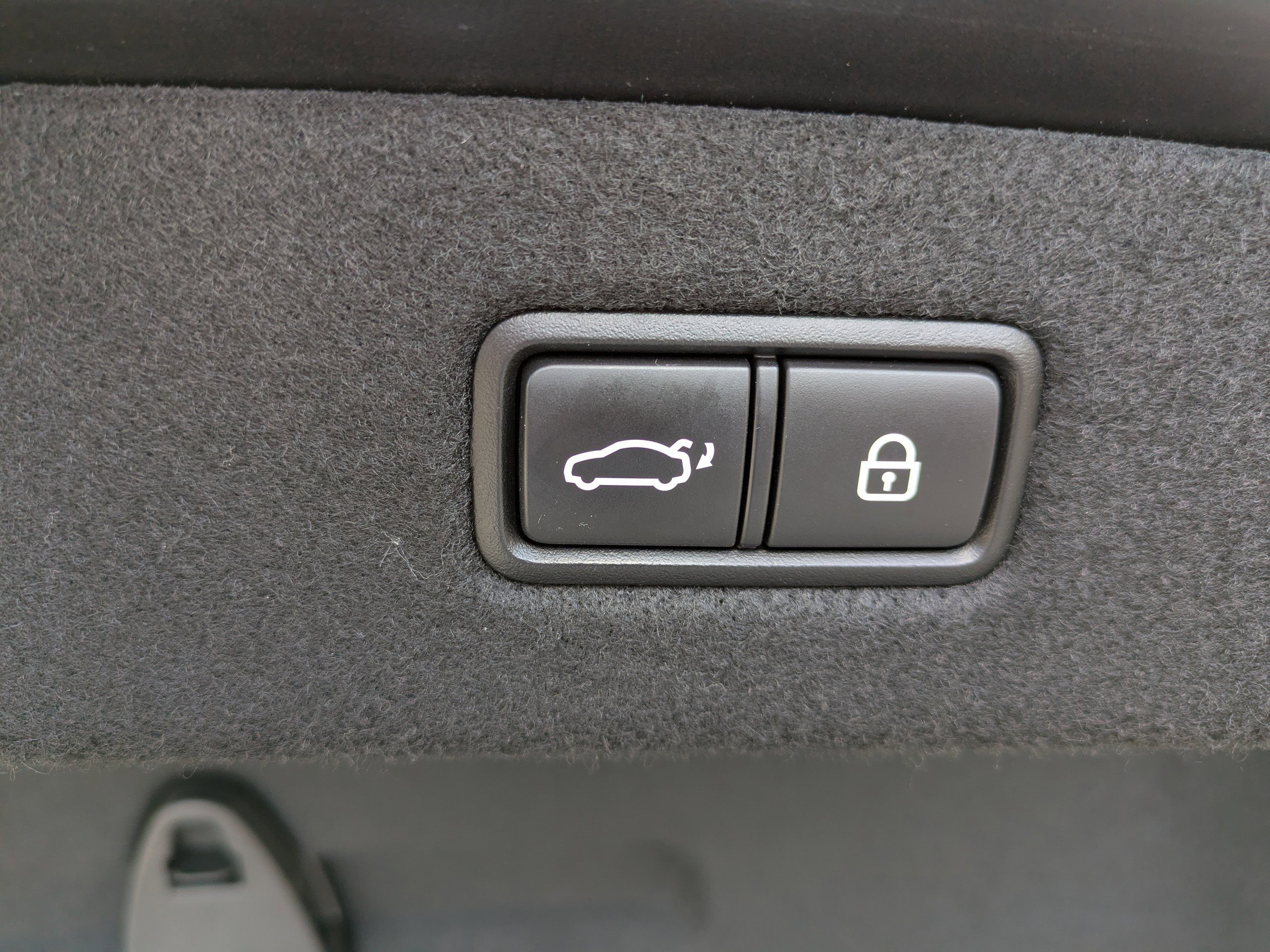 Used 2018 Genesis G90 3.3T Premium image 18