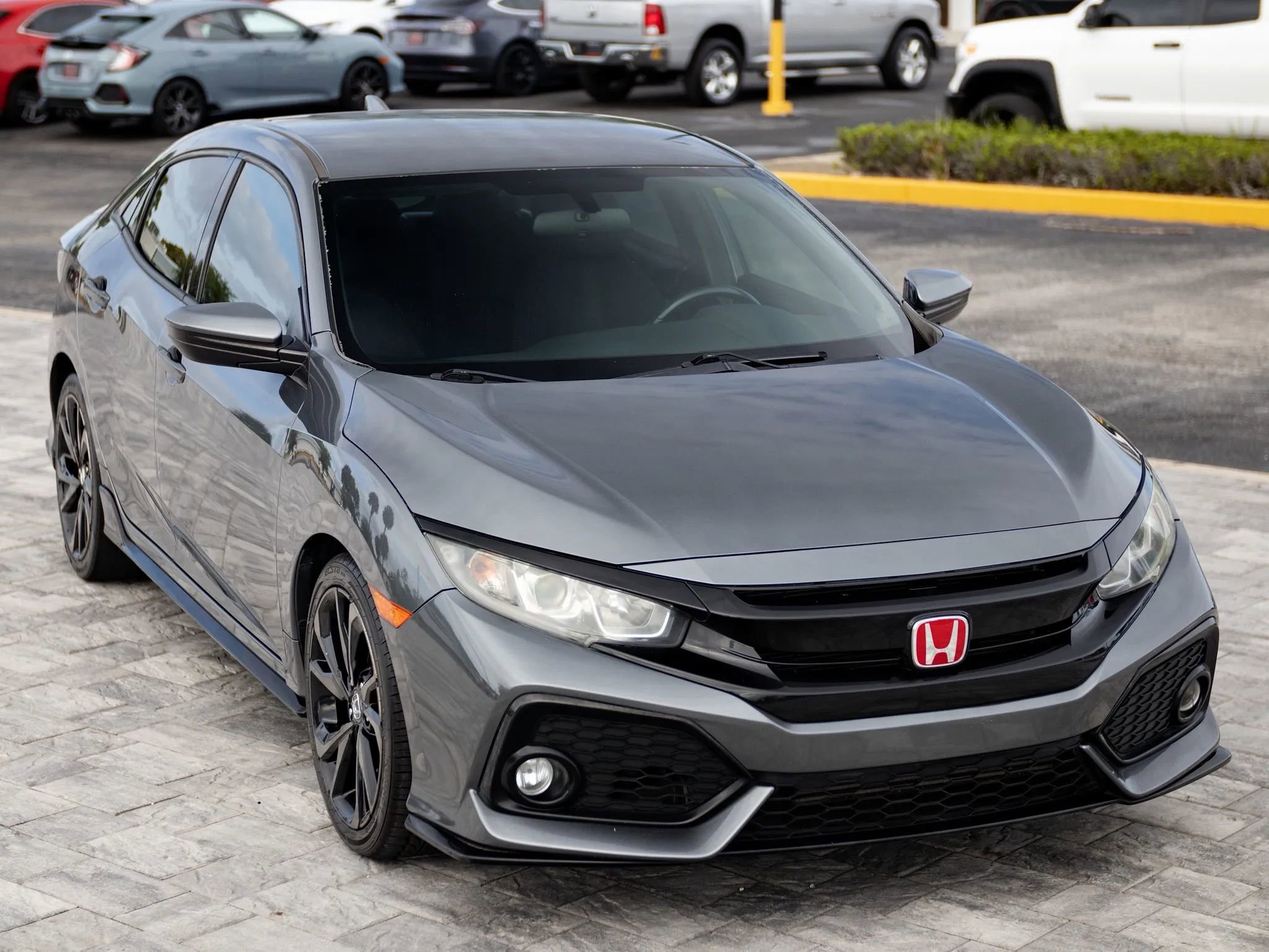 Used 2017 Honda Civic Sport image 2