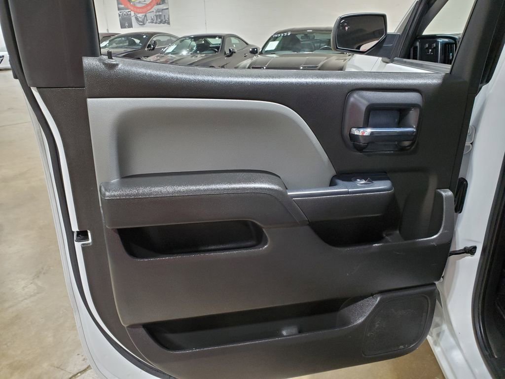 Used 2018 Chevrolet Silverado 1500 Custom w/ Custom Value Package AWD/4WD image 26