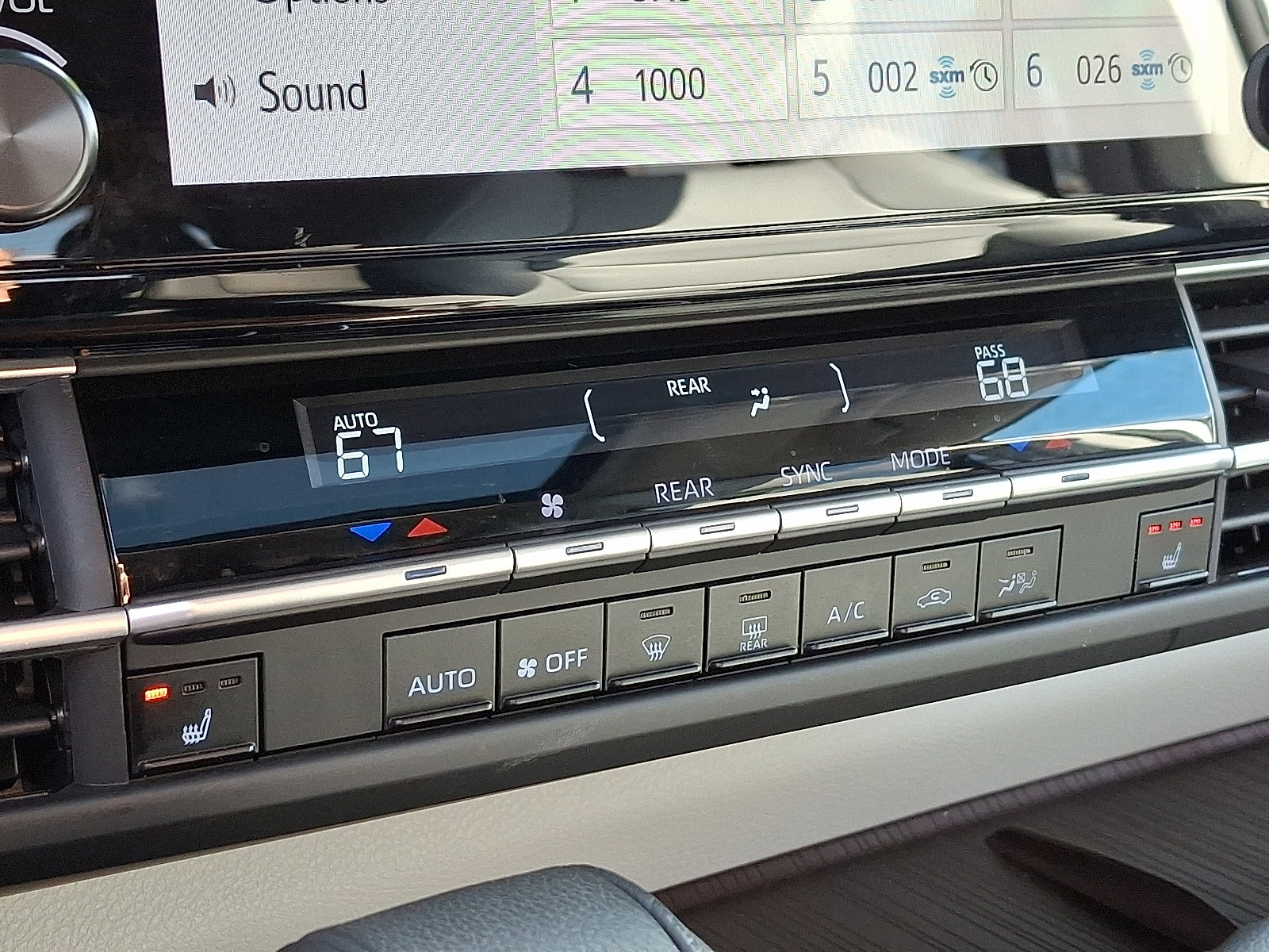 Certified 2024 Toyota Sienna XLE image 17