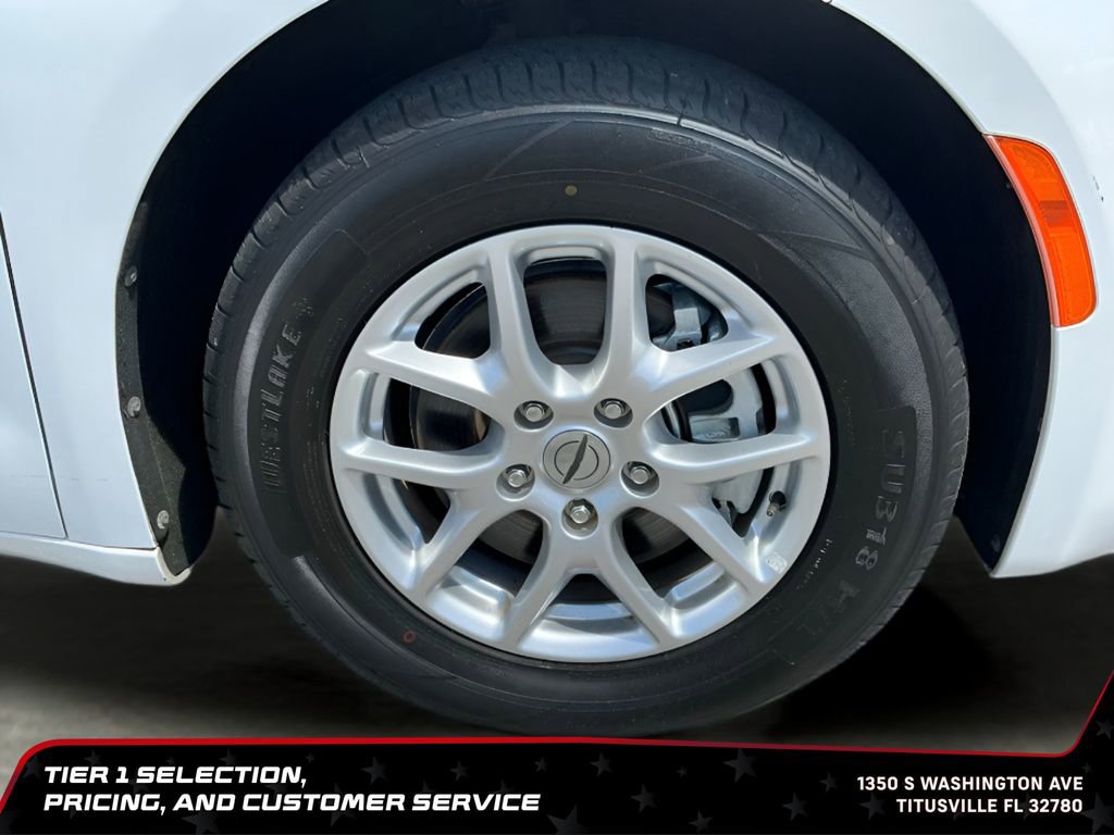 Used 2023 Chrysler Voyager LX FWD image 32