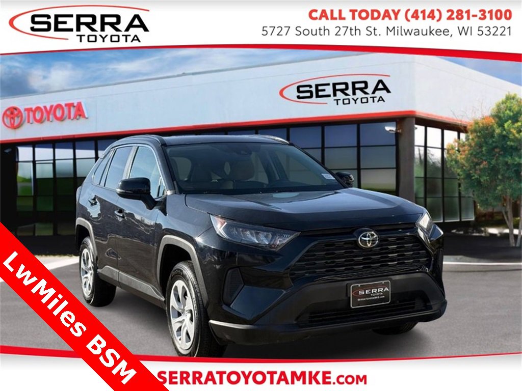 Used 2021 Toyota RAV4 LE image 1