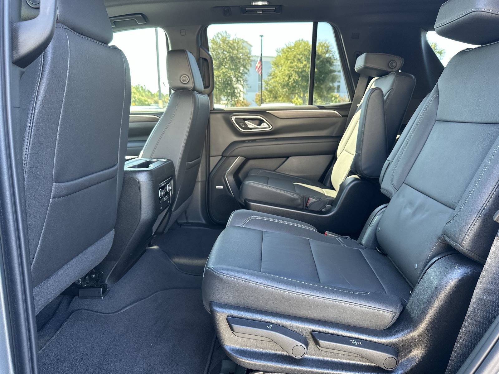 Used 2024 Chevrolet Tahoe LT w/ LT Signature Plus Package AWD/4WD image 31