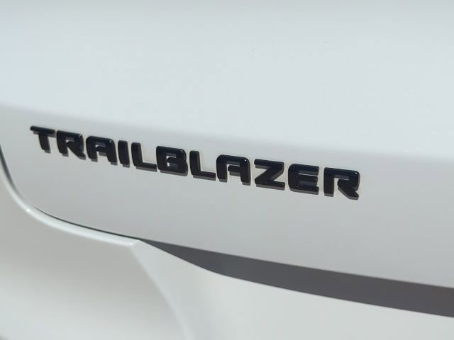 Used 2024 Chevrolet TrailBlazer RS w/ Driver Confidence Package image 29