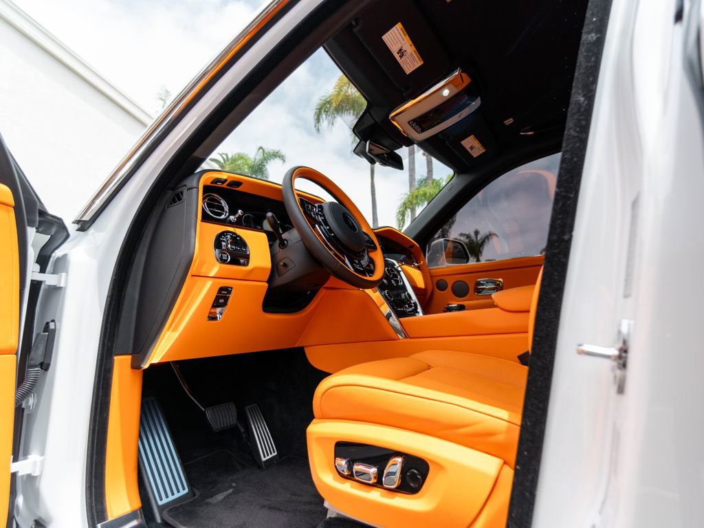 Used 2025 Rolls-Royce Cullinan AWD/4WD image 23