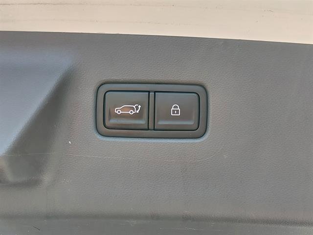 Used 2025 Hyundai Santa Fe SEL FWD image 13