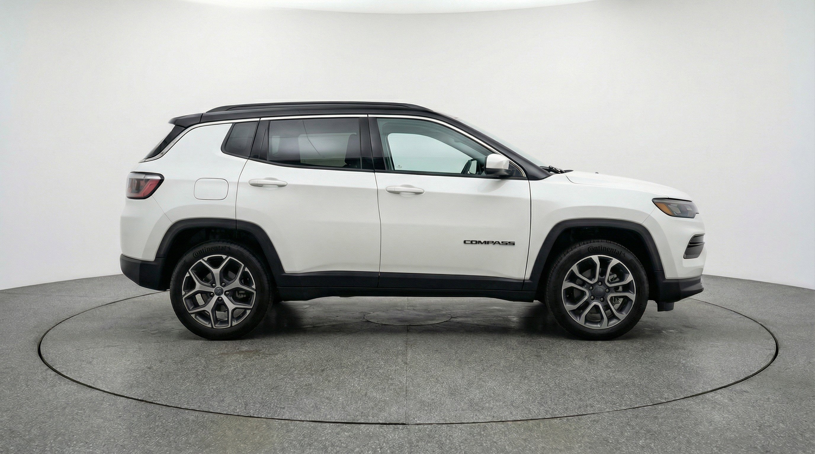 Used 2025 Jeep Compass Limited image 11