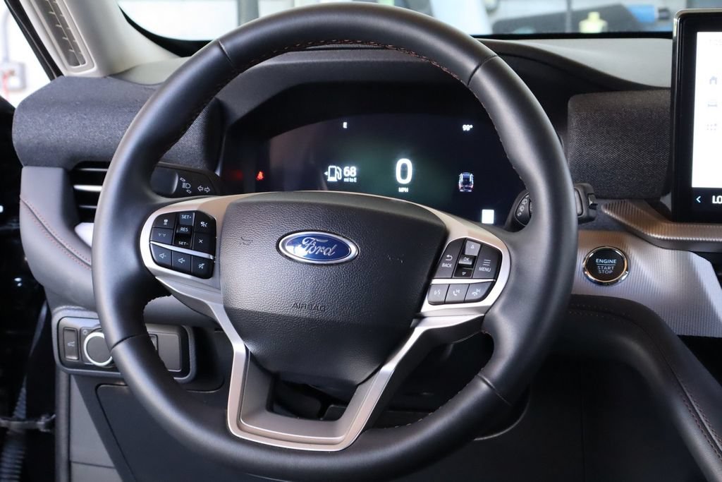 Used 2025 Ford Explorer Active RWD image 31
