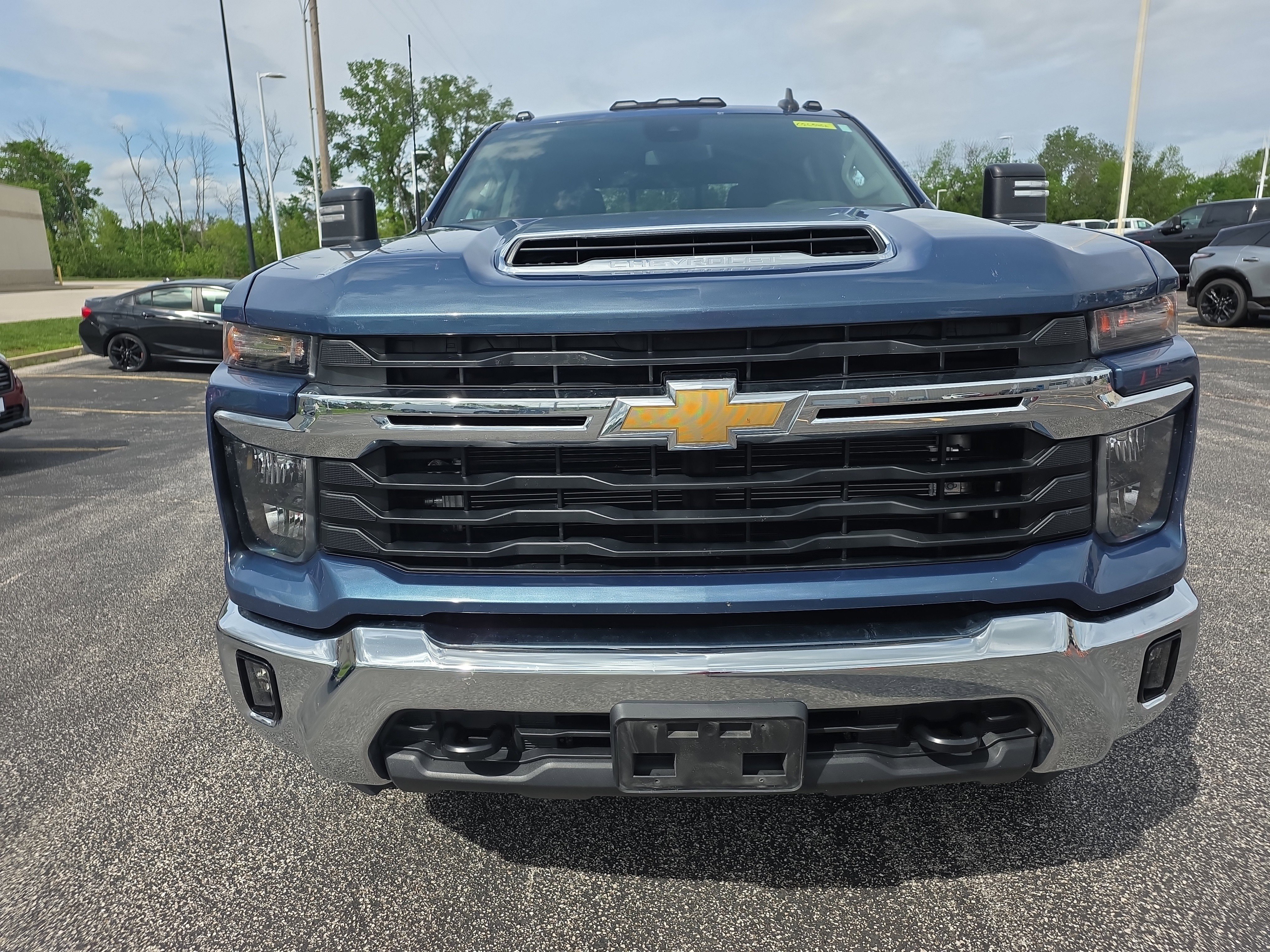Used 2025 Chevrolet Silverado 2500 LT AWD/4WD image 8