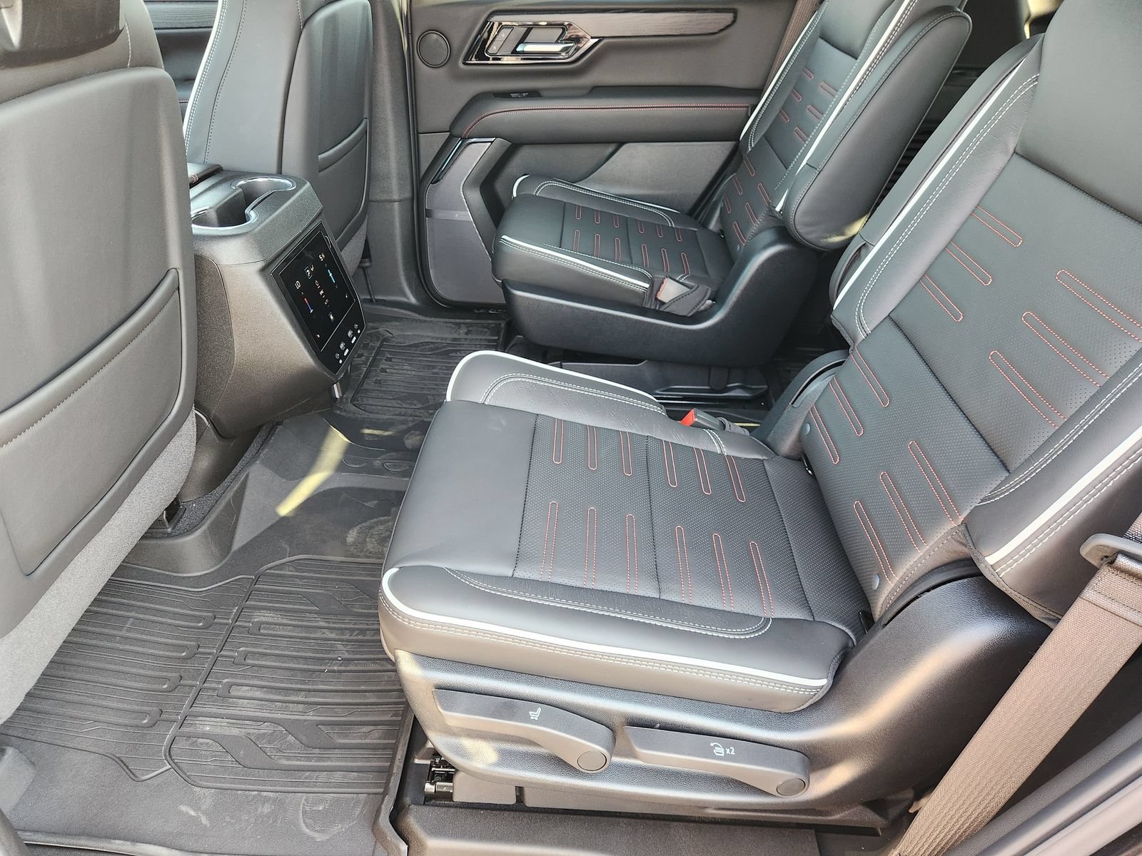 New 2026 GMC Yukon AT4 Ultimate w/ LPO, Floor Liner Package AWD/4WD image 34