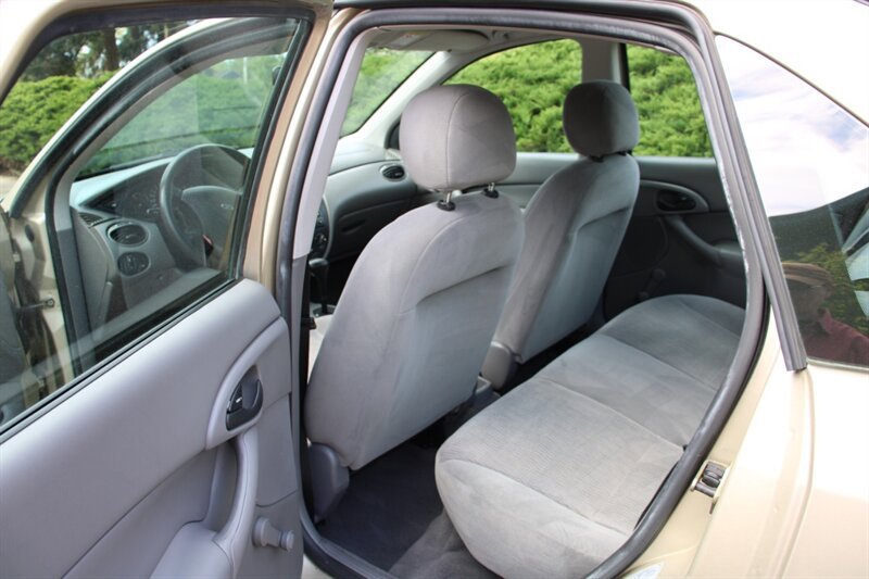 Used 2001 Ford Focus LX FWD image 14
