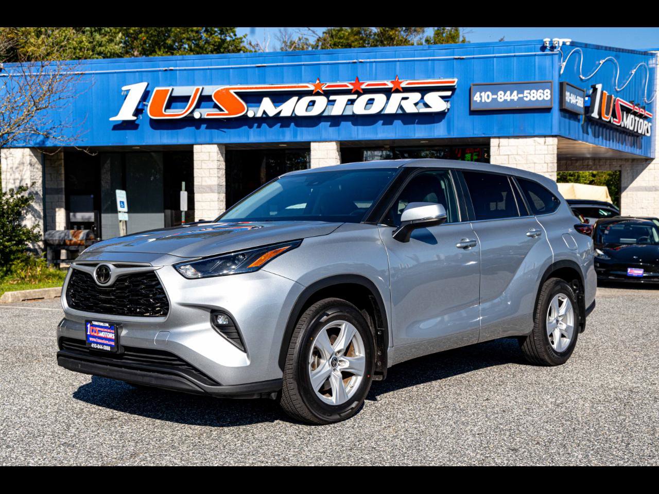 Used 2024 Toyota Highlander LE AWD/4WD image 1