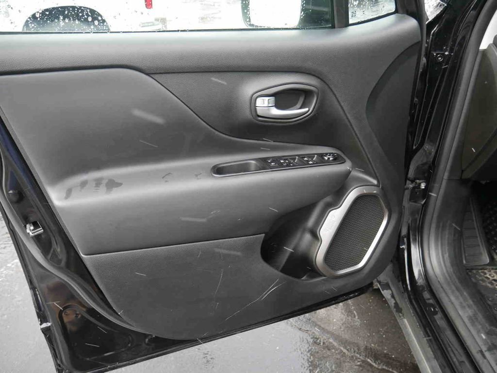 Used 2022 Jeep Renegade Latitude w/ Convenience Group image 21