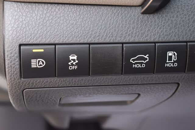 Used 2020 Toyota Camry XLE FWD image 21