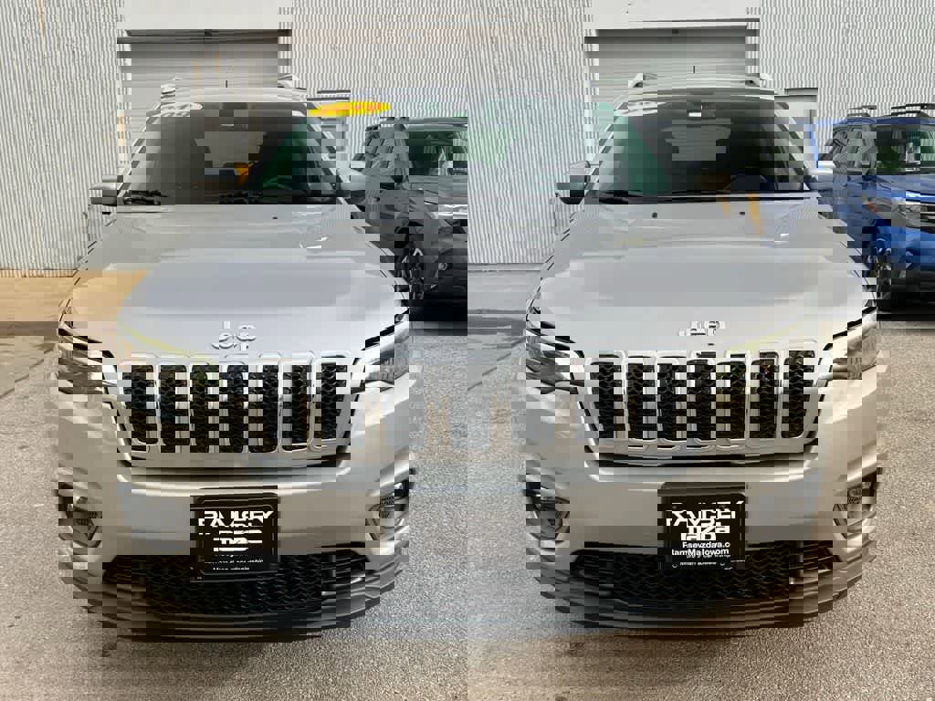 Used 2019 Jeep Cherokee Latitude w/ Cold Weather Group image 9