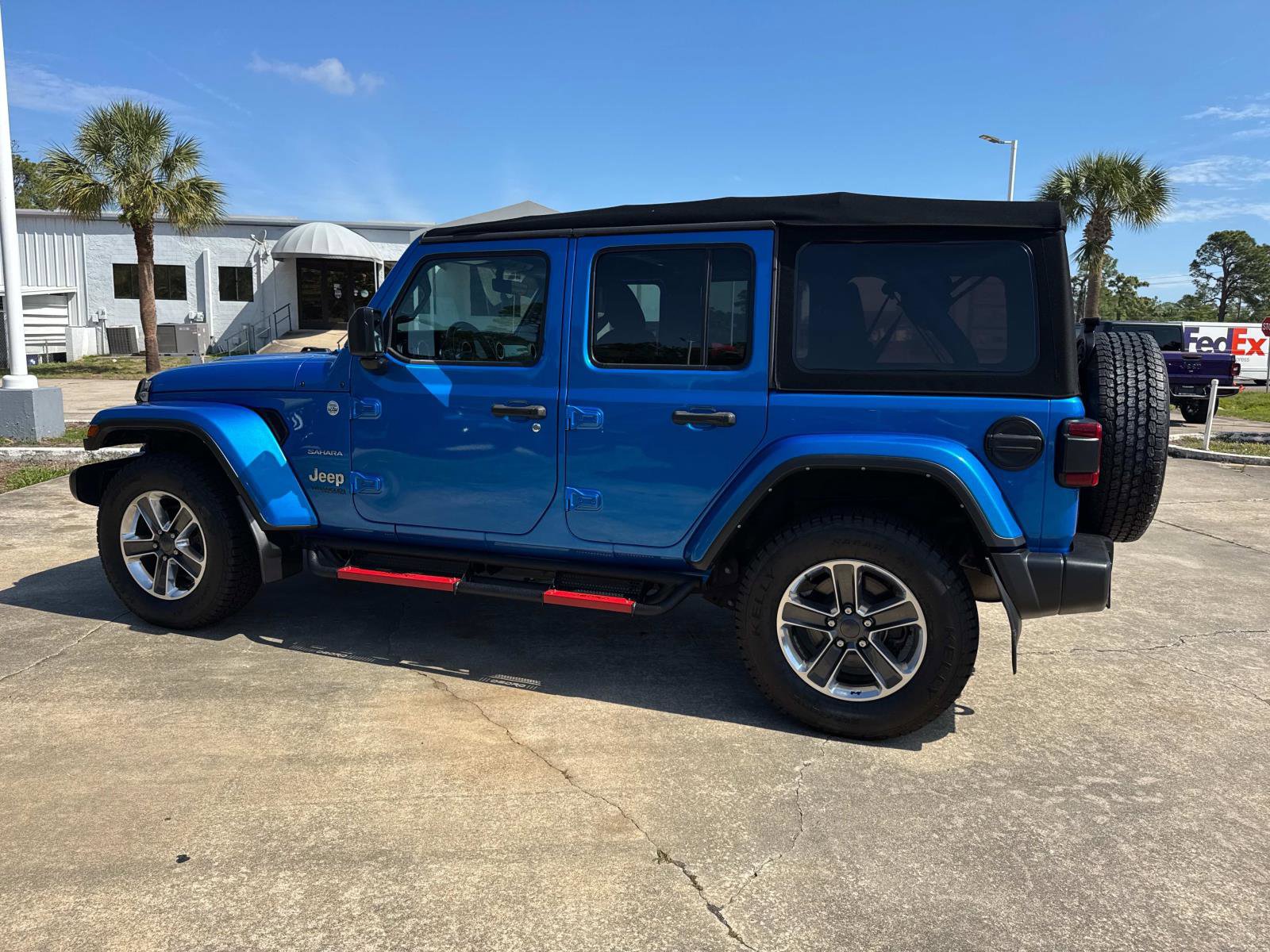 Used 2021 Jeep Wrangler Unlimited Sahara AWD/4WD image 5