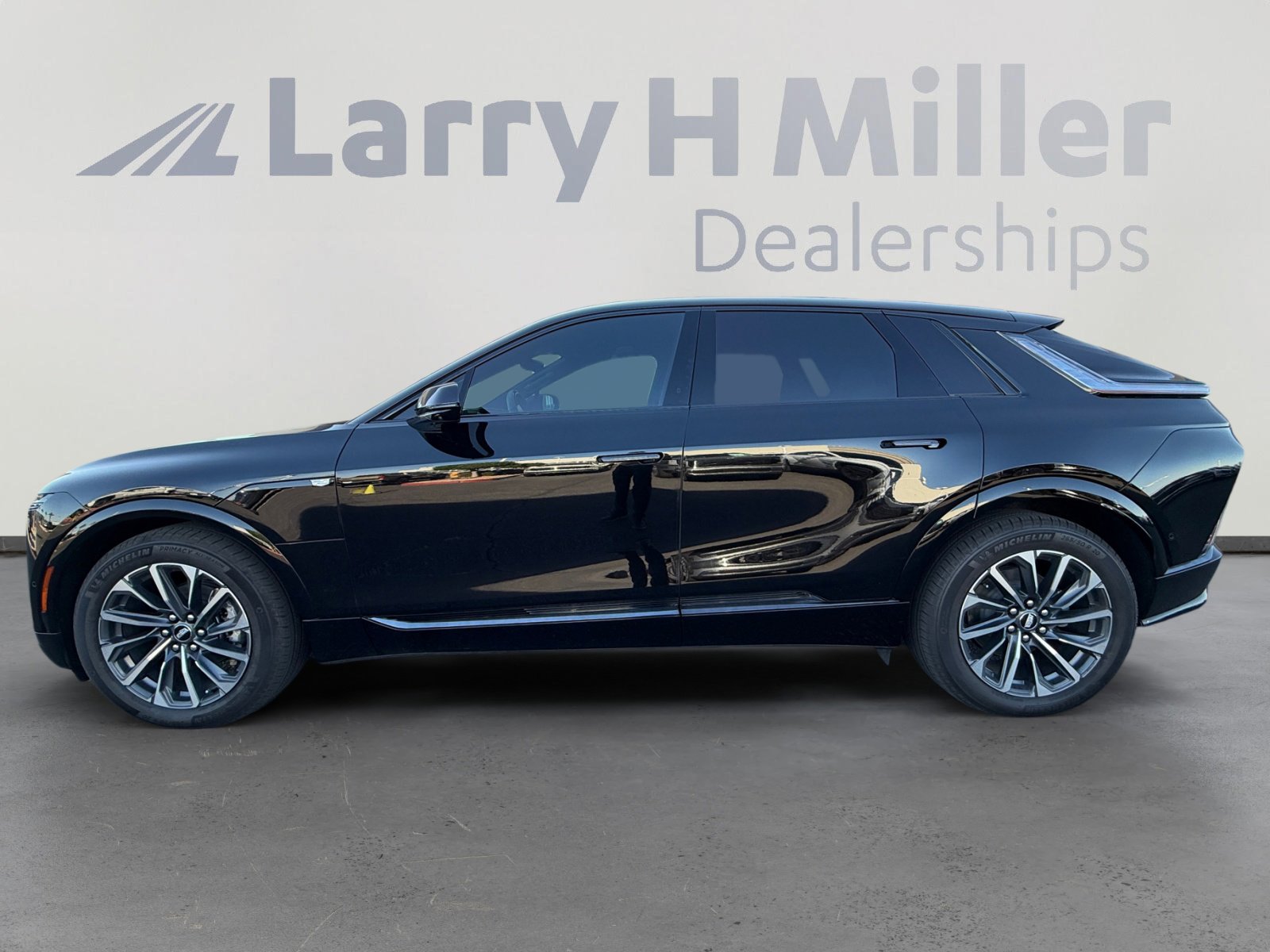 Used 2026 Cadillac Lyriq Premium Sport AWD/4WD image 2