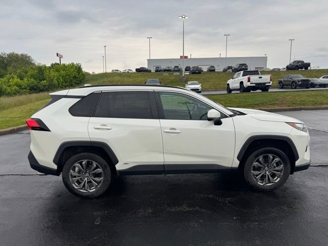 Used 2022 Toyota RAV4 XLE Premium AWD/4WD image 2