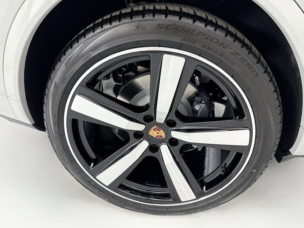 New 2026 Porsche Cayenne Coupe AWD/4WD image 33