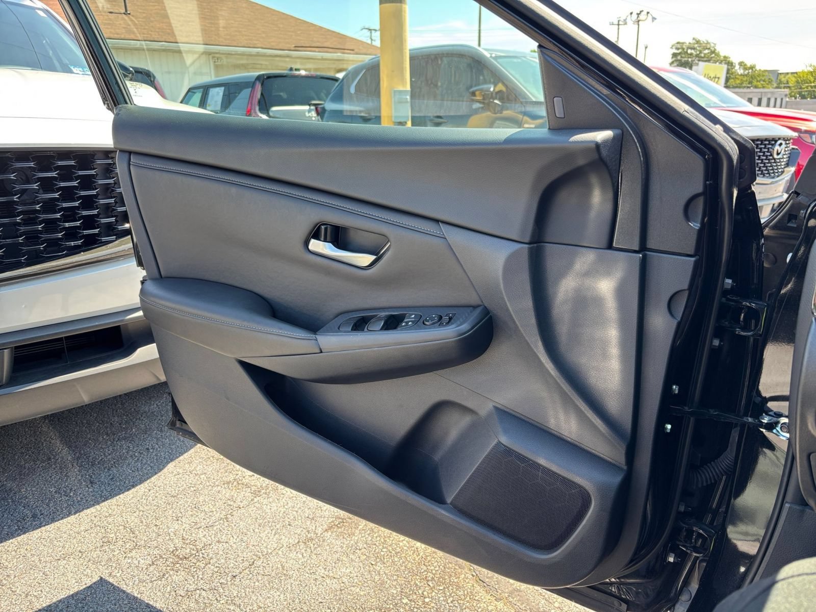 Used 2025 Nissan Sentra SV FWD image 15