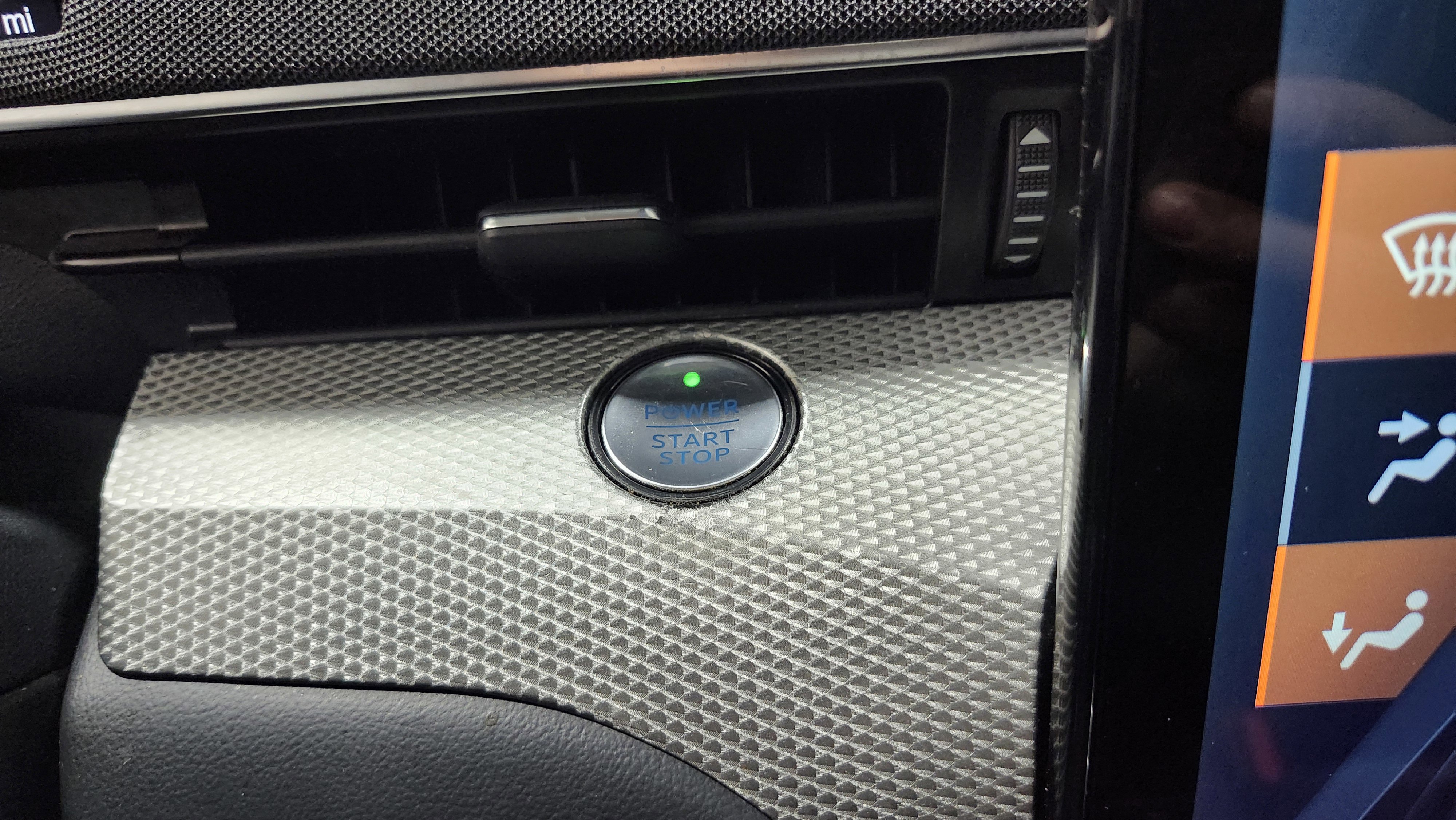 Used 2022 Ford Mustang Mach-E Select image 8