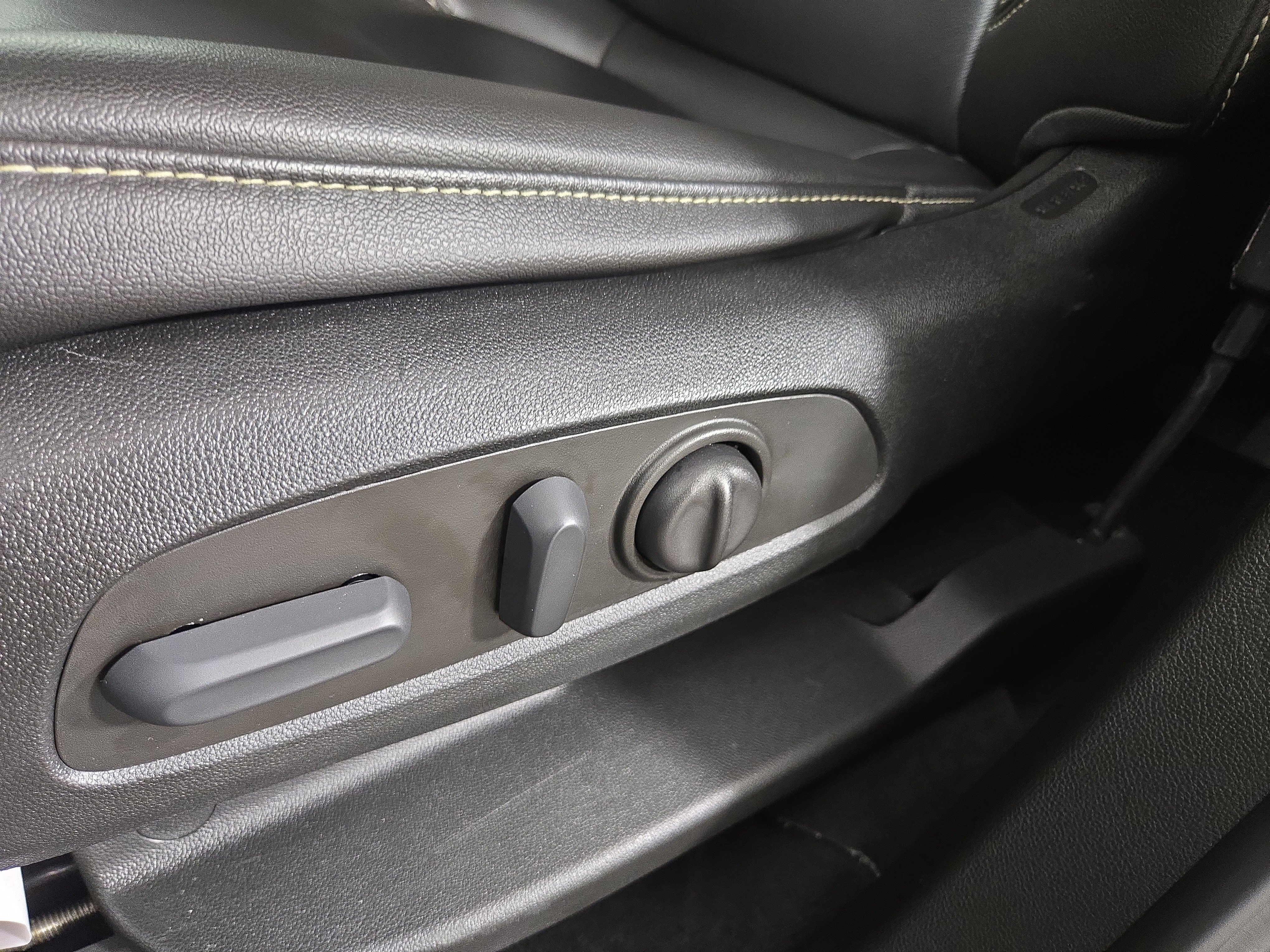 Certified 2023 Chevrolet Traverse LT w/ LPO, Floor Liner Package image 34