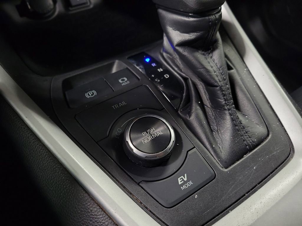 Used 2021 Toyota RAV4 LE AWD/4WD image 15