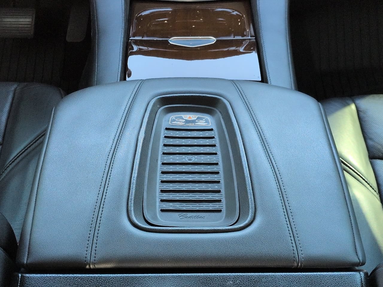 Used 2018 Cadillac Escalade Luxury RWD image 19