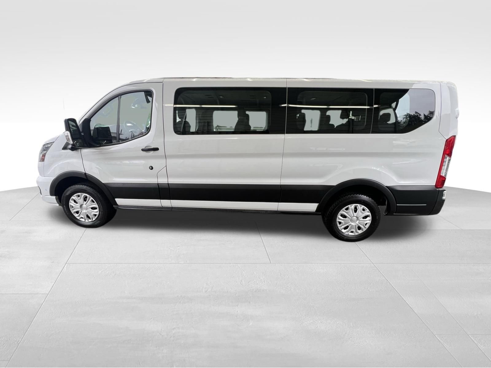 Used 2023 Ford Transit 350 XLT RWD image 12