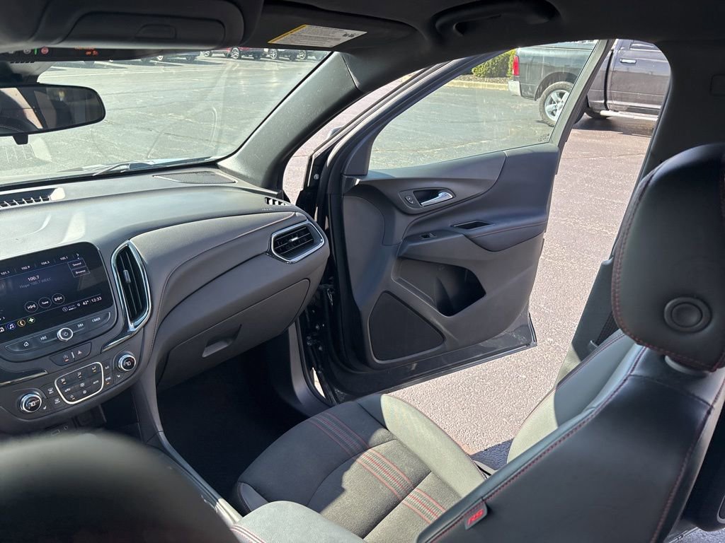 Used 2023 Chevrolet Equinox RS FWD image 44
