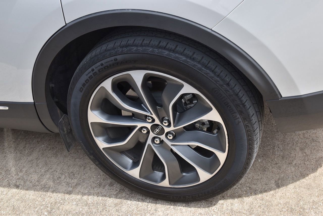 Used 2023 Lincoln Nautilus Reserve image 11