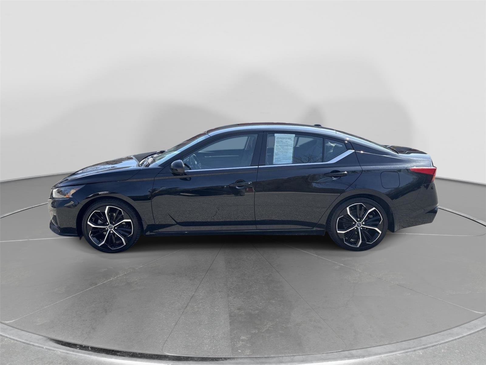Used 2024 Nissan Altima 2.5 SR FWD image 2