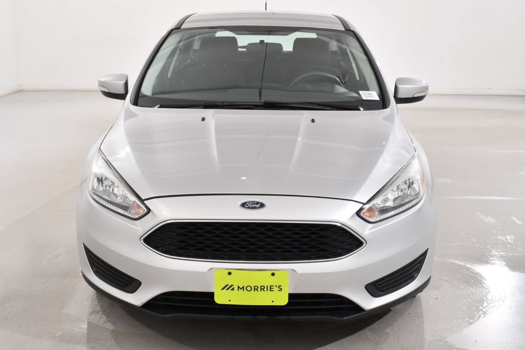 Used 2018 Ford Focus SE w/ Cold Weather Package FWD image 3