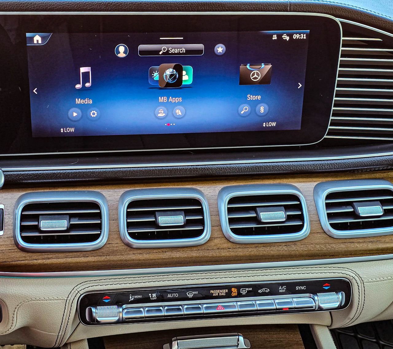 Used 2024 Mercedes-Benz GLS 450 4MATIC image 17