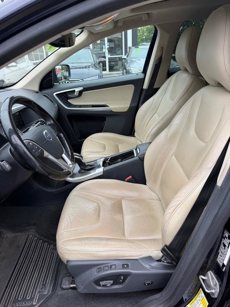 Used 2016 Volvo XC60 T6 Platinum w/ Climate Package AWD/4WD image 9