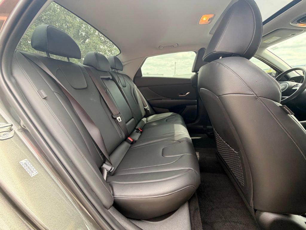 Used 2024 Hyundai Elantra Limited FWD image 12