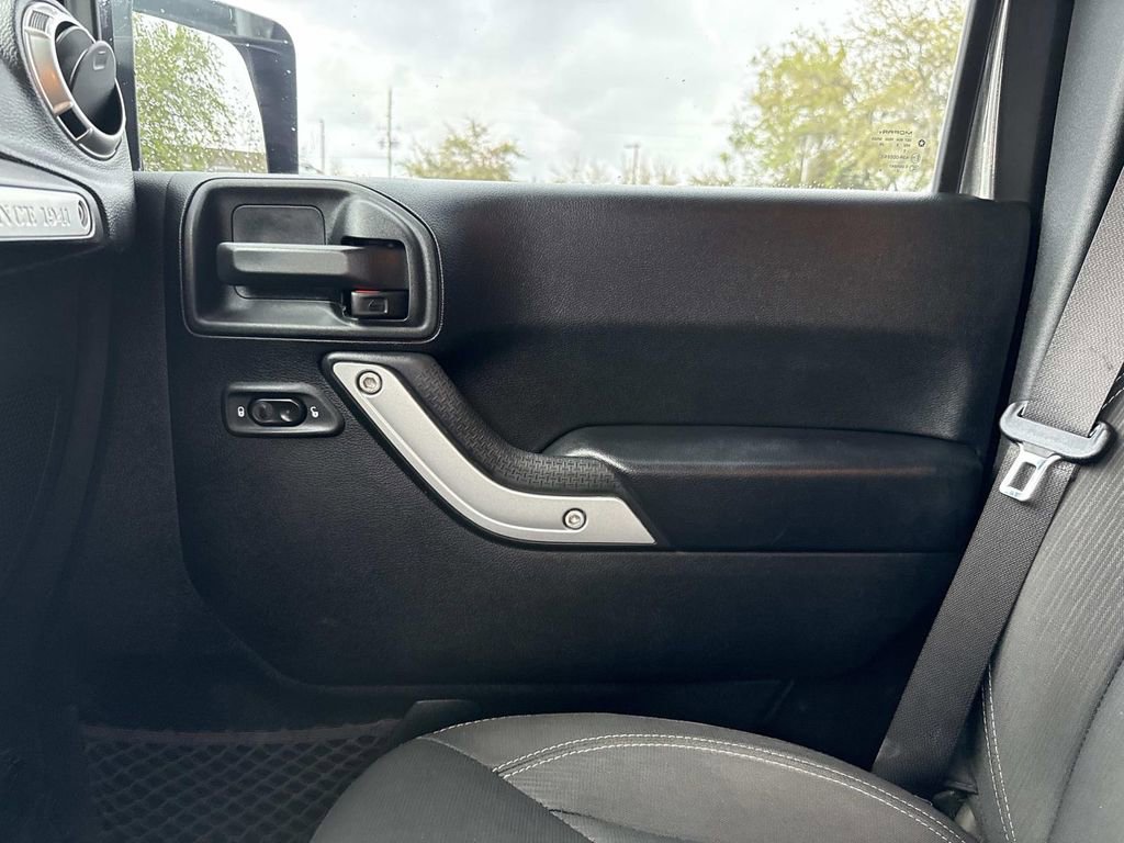 Used 2017 Jeep Wrangler Unlimited Sahara w/ Max Tow Package image 28