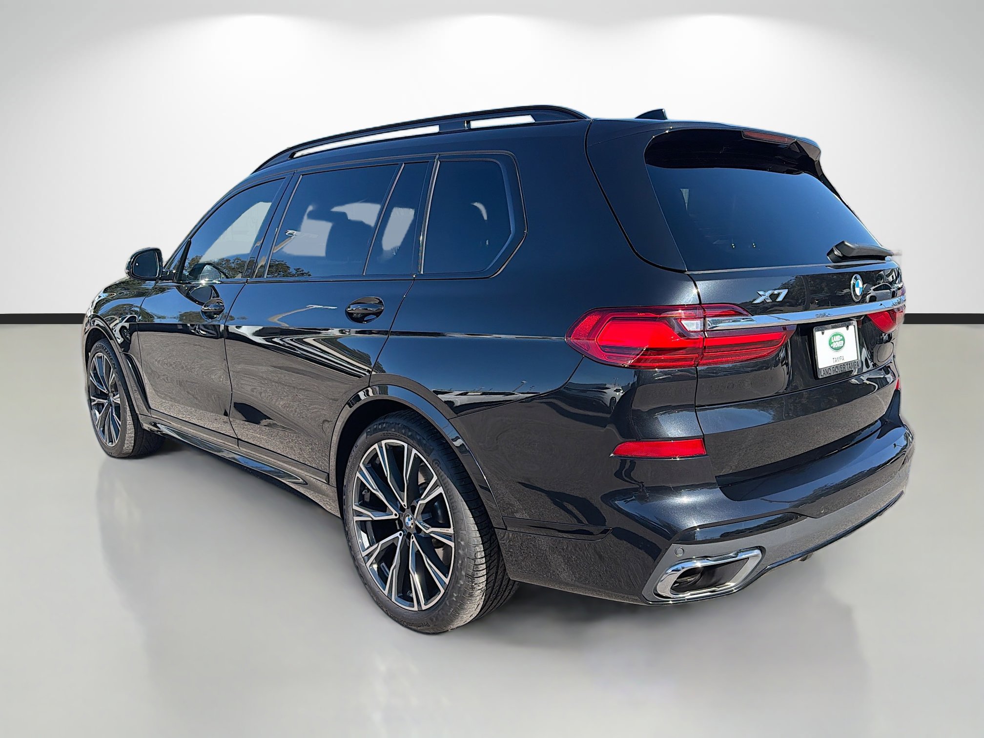 Used 2022 BMW X7 xDrive40i w/ M Sport Package image 3
