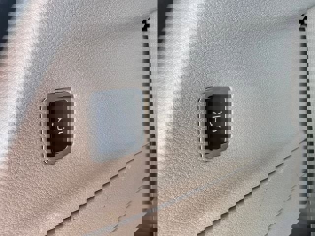 Used 2023 Chrysler Pacifica Touring-L image 34