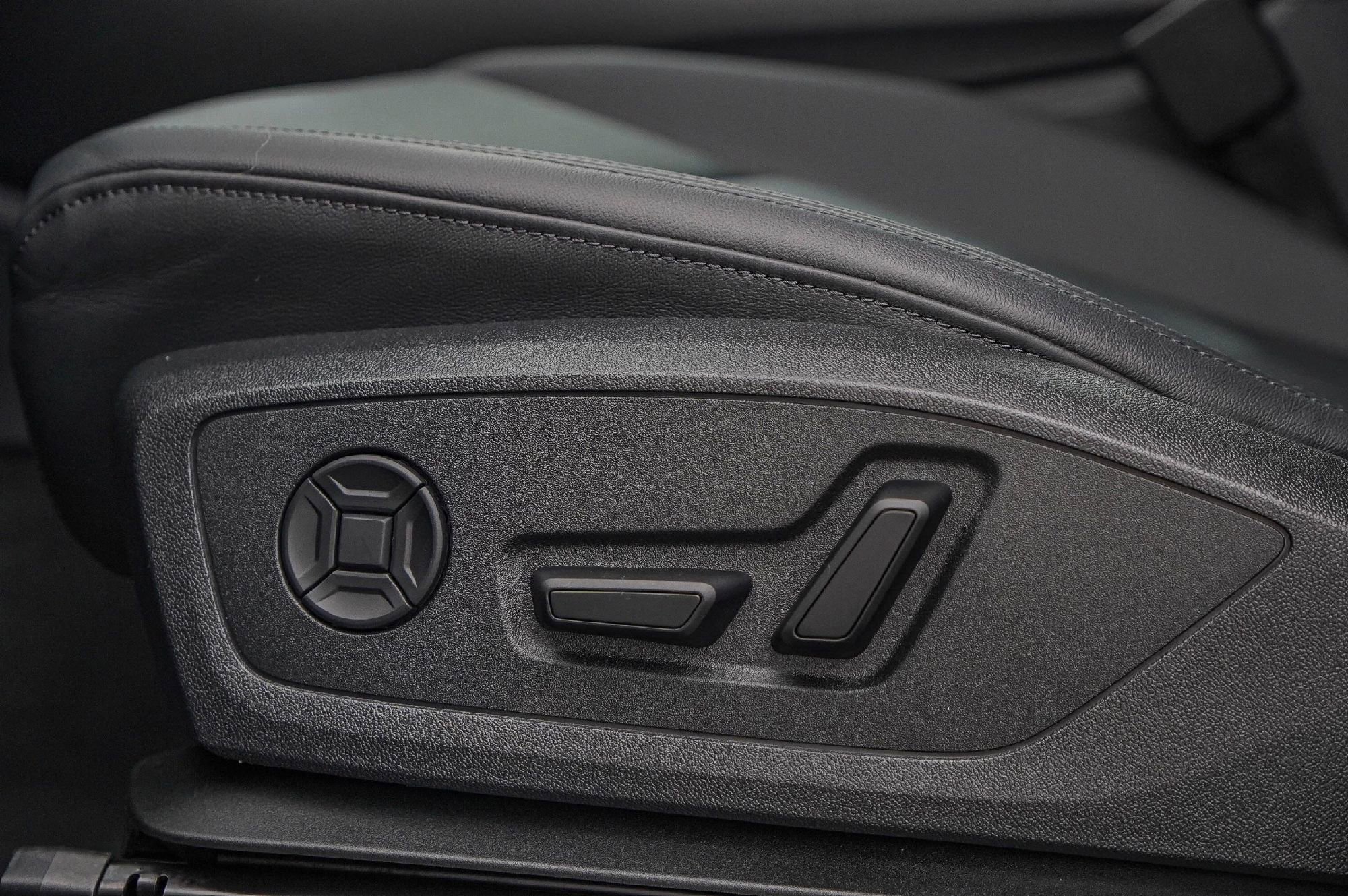 Certified 2025 Audi Q3 2.0T Premium Plus w/ Premium Plus Package image 23