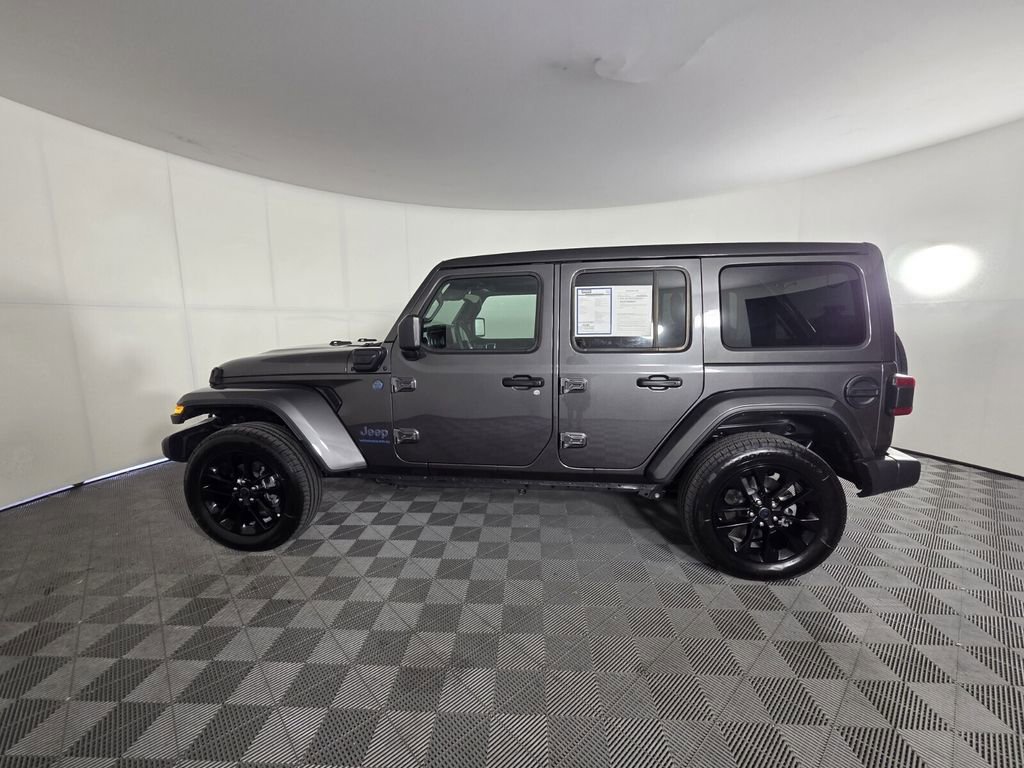 Certified 2025 Jeep Wrangler Sahara w/ Safety Group image 8