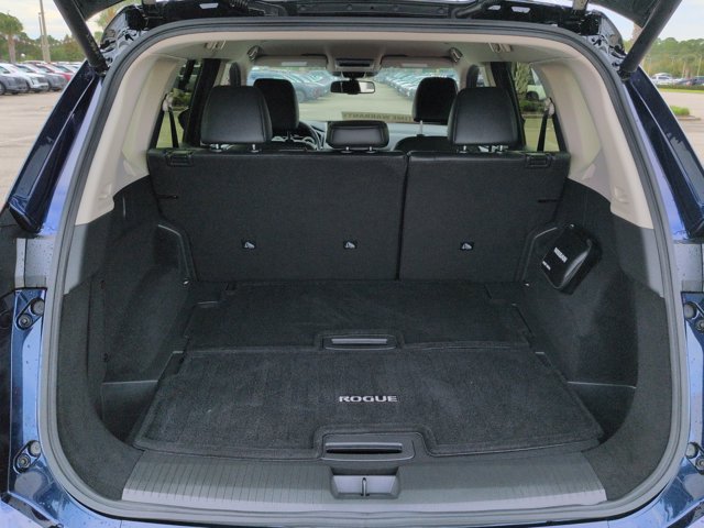 Used 2025 Nissan Rogue SL FWD image 14