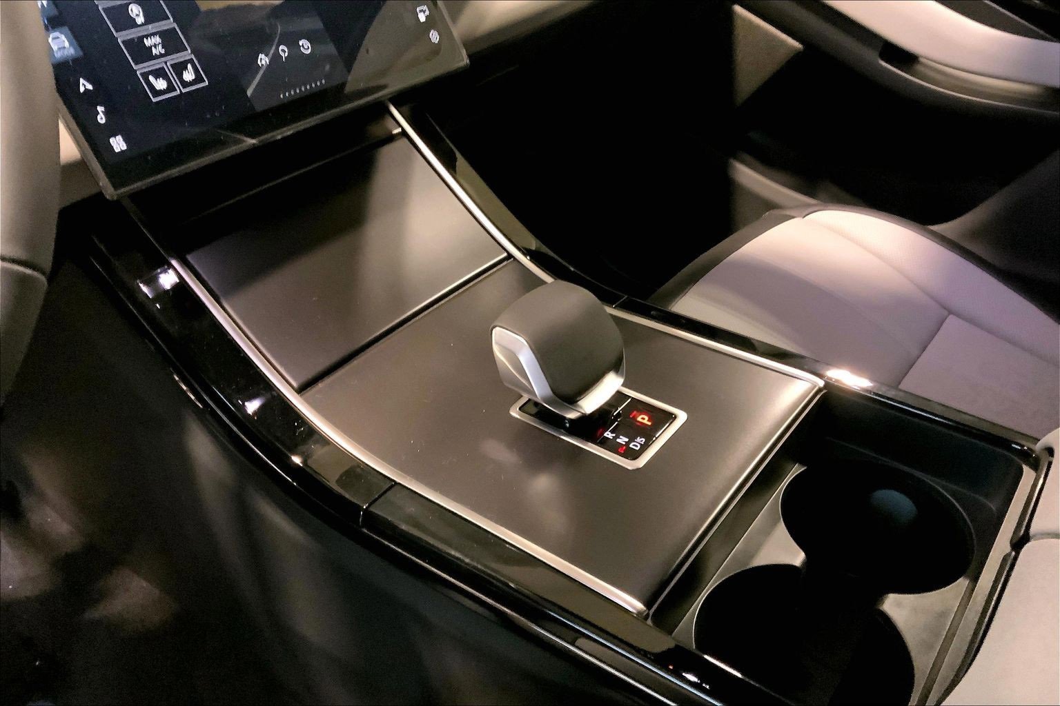 New 2026 Land Rover Range Rover Evoque Dynamic SE image 7