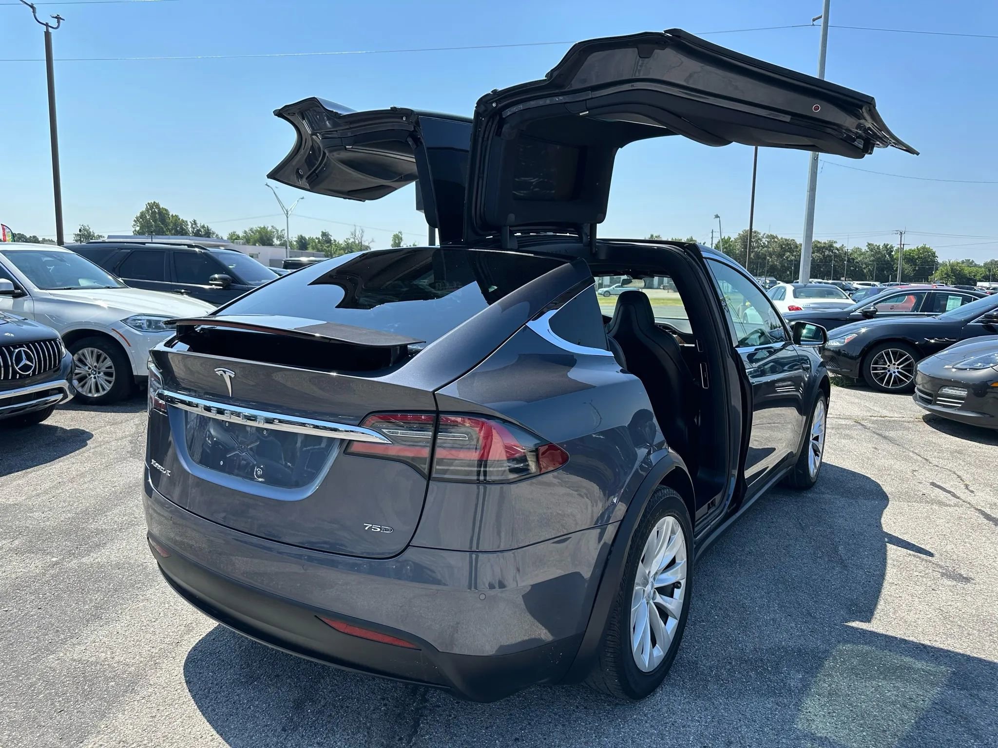 Used 2018 Tesla Model X 75D image 45