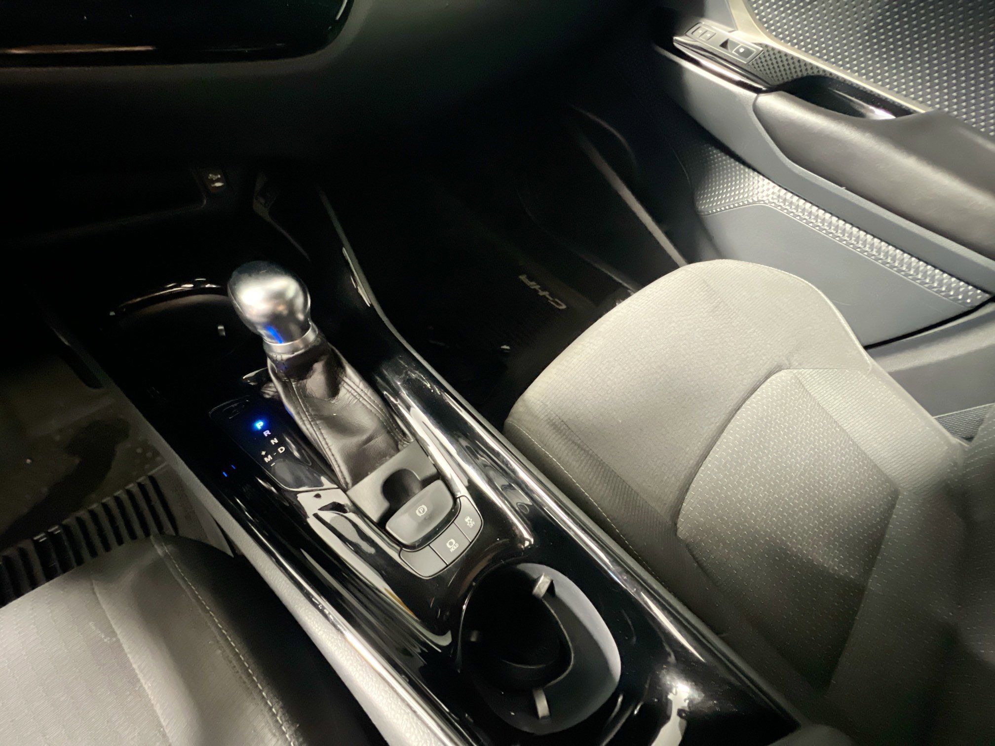 Used 2019 Toyota C-HR XLE FWD image 26