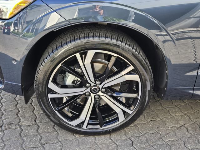 Certified 2024 Volvo XC60 B5 Ultimate w/ Protection Package Premier image 12