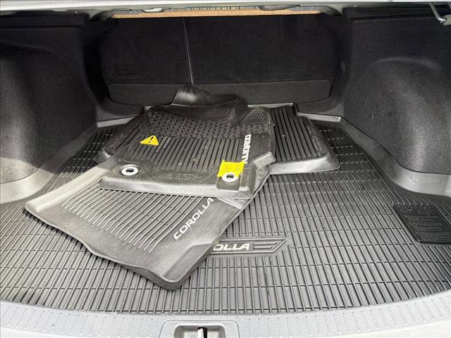 Used 2020 Toyota Corolla SE w/ SE Premium Package image 26