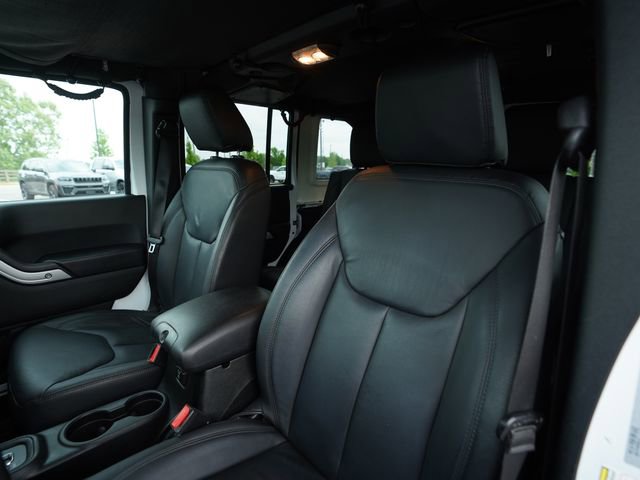 Used 2018 Jeep Wrangler Unlimited Sahara AWD/4WD image 33