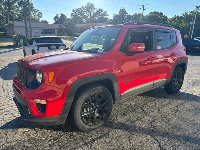 Used 2019 Jeep Renegade Altitude w/ UConnect 8.4 Nav Group FWD image 3