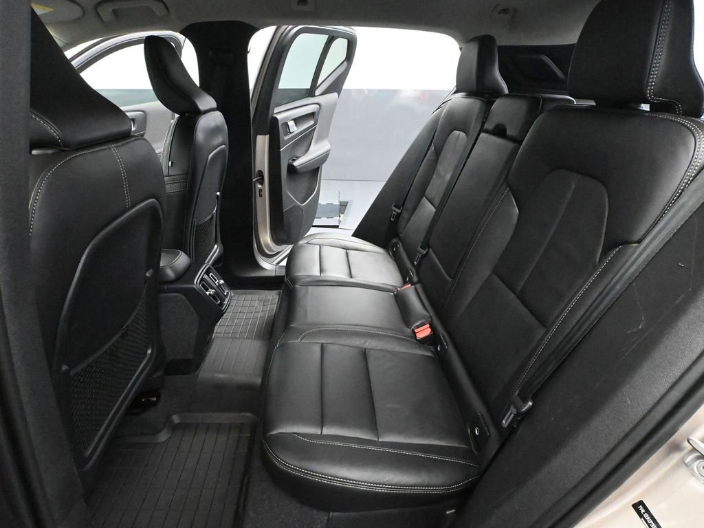 Used 2023 Volvo XC40 B5 Core AWD/4WD image 37